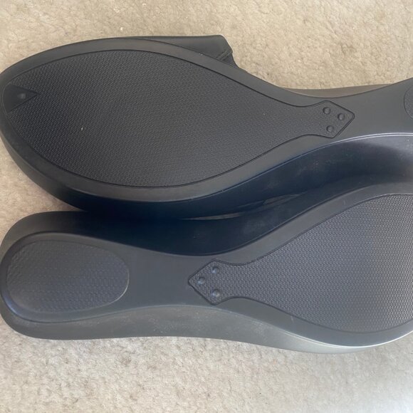 NINE WEST black leather sandals. size 9.5 - Picture 3 of 3